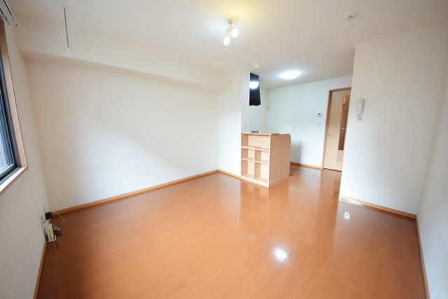 居室・リビング　☆収納棚もついています☆