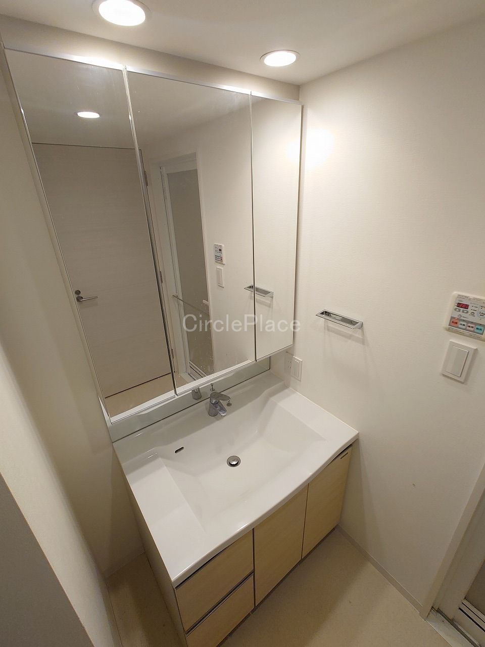 洗面設備　室内クリーニング前