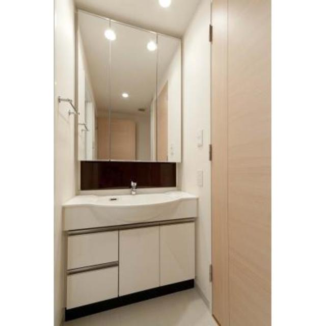 洗面設備　※写真は同タイプ住戸です。