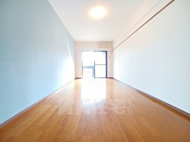 居室・リビング　同マンション別部屋写真