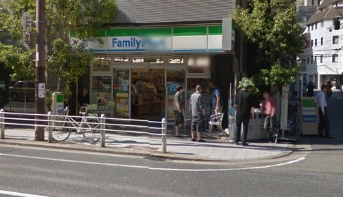 コンビニ　ファミリーマート 靱本町店（コンビニ）まで333m
