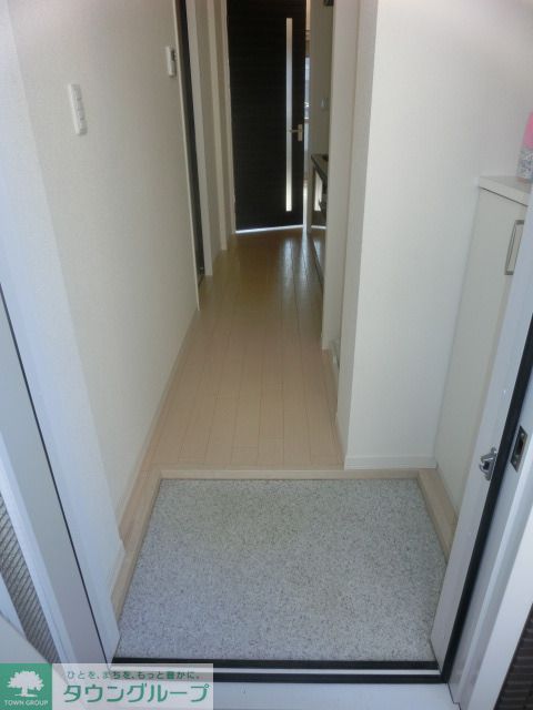 玄関　玄関下駄箱あり