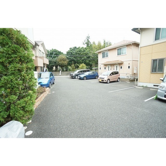 駐車場　駐車場１台分無料で付いてます♪