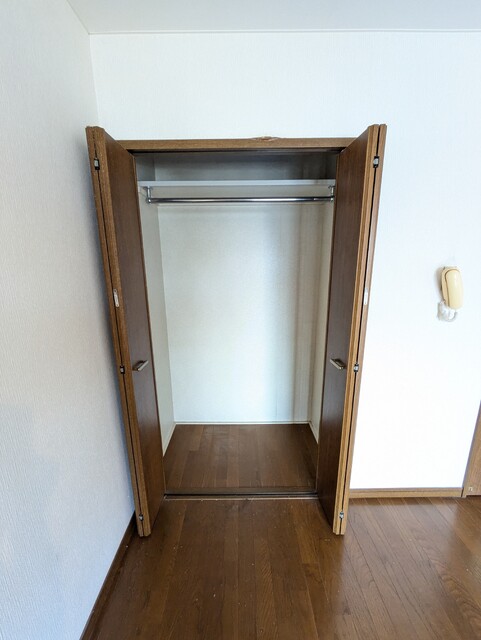収納　※クリーニング前のお部屋です。