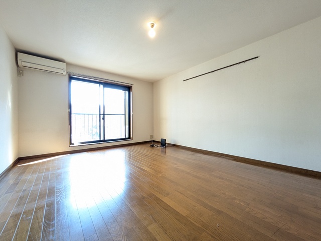 居室・リビング　※クリーニング前のお部屋です。