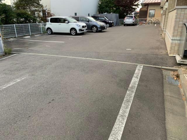 駐車場　駐車場