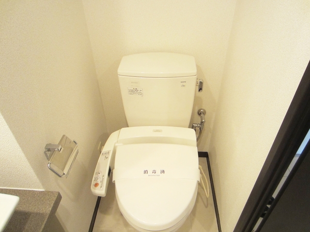 トイレ　嬉しいウォシュレット付きのトイレです☆