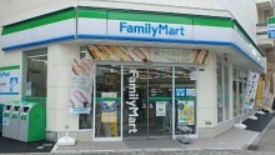 コンビニ　ファミリーマート（コンビニ）まで195m