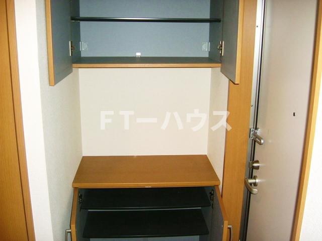 玄関　靴入