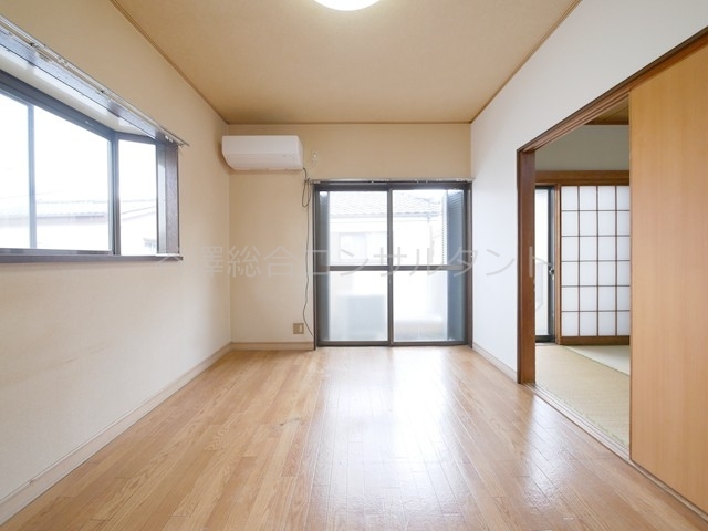 居室・リビング　角部屋、洋室