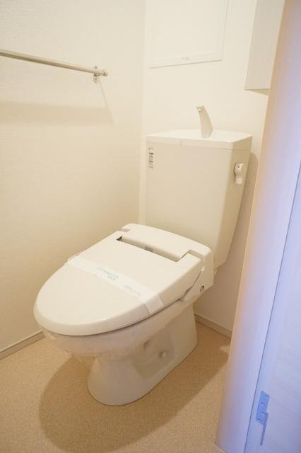 トイレ　※他号室写真です