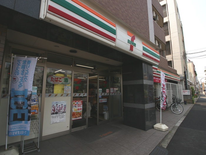 コンビニ　セブンイレブン（コンビニ）まで195m