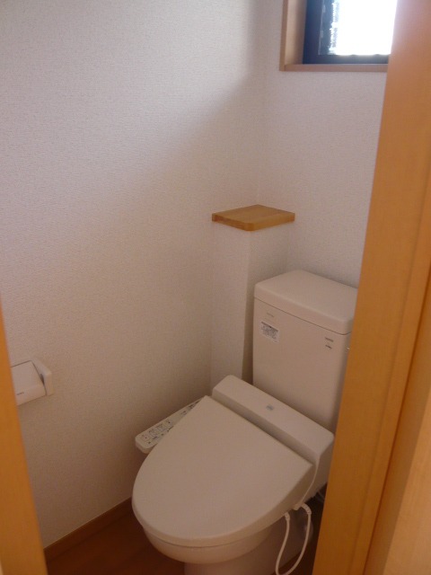 トイレ　別号室の写真です。