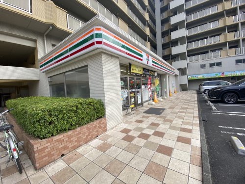 コンビニ　セブンイレブン 町田多摩境駅前店（コンビニ）まで355m