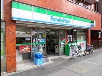 コンビニ　ファミリーマート勝どき駅前店（コンビニ）まで151m