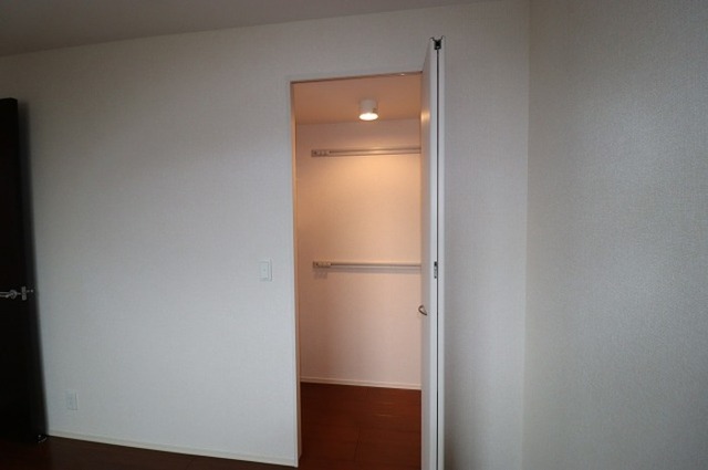 収納　洋室　ワンステップクローゼット
