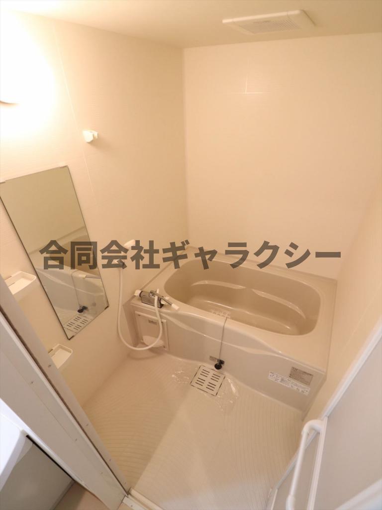 バス・シャワールーム　清潔感のあるバスルーム