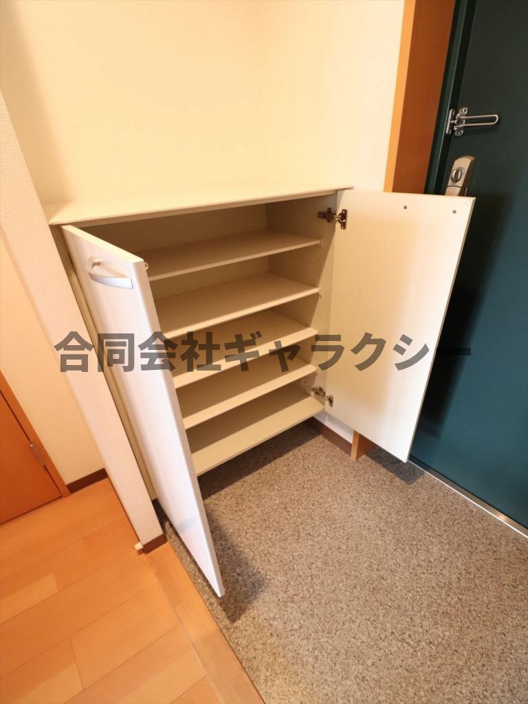 玄関　シューズボックス付き