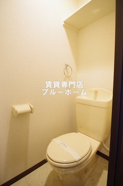 トイレ　収納棚付き！
