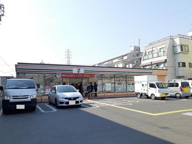 コンビニ　セブン　さいたま文蔵3丁目店（コンビニ）まで240m
