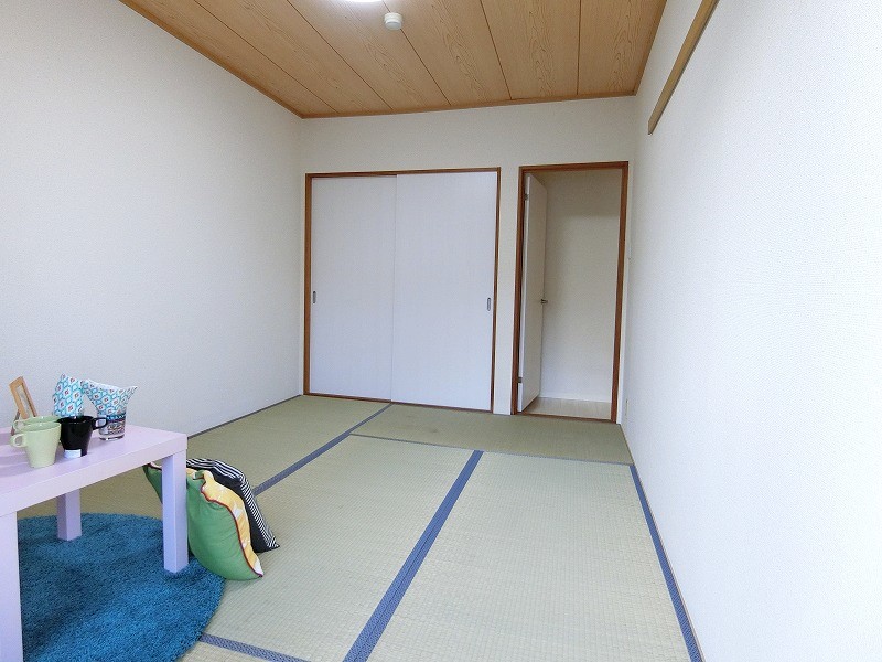 その他部屋・スペース　南向き和室6帖☆押入れのあるお部屋です！寝具をすっきり収納で