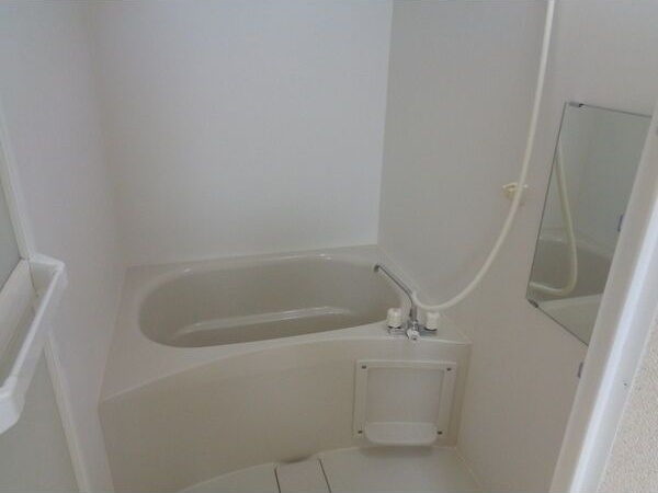 バス・シャワールーム　※写真は同じマンションの違う部屋のものになります。