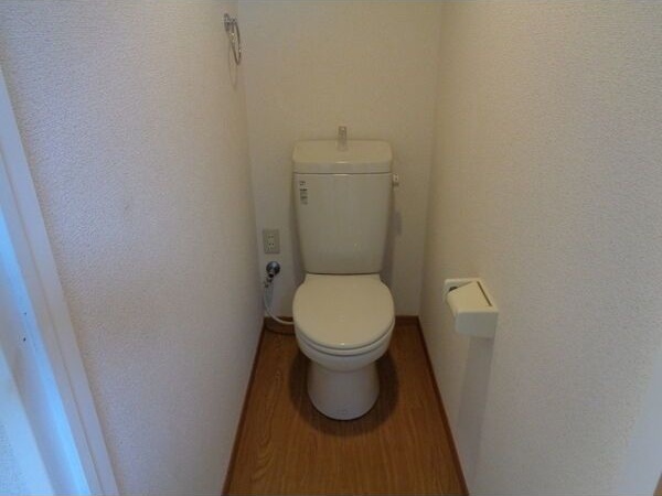 トイレ　※写真は同じマンションの違う部屋のものになります。