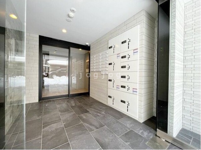 エントランス　オートロック、宅配ボックス有