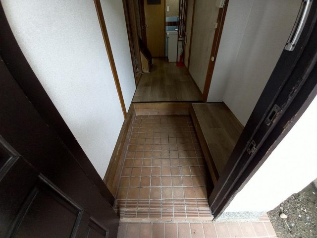 京阪交野線 村野駅 徒歩15分 2階建 築49年の玄関写真