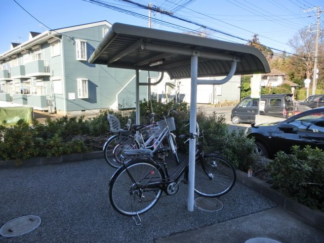 その他　屋根付の駐輪場です！