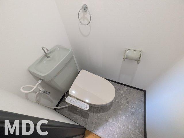 ＪＲ高徳線 徳島駅 徒歩54分 2階建 築31年のトイレ写真