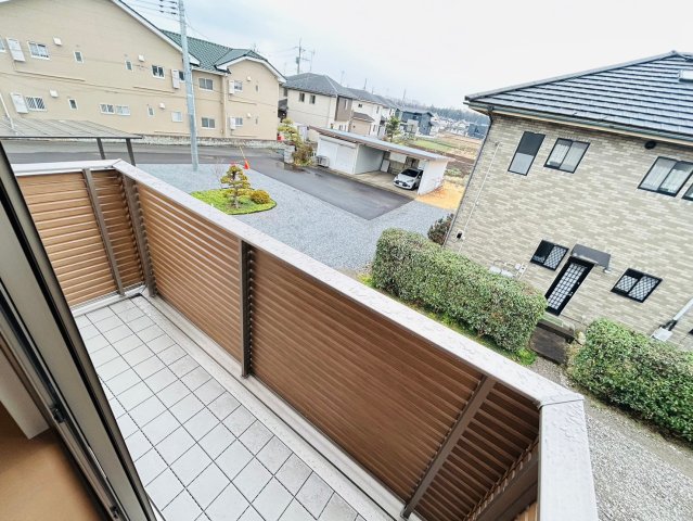 バルコニー　退去前のため同形の別部屋の写真です