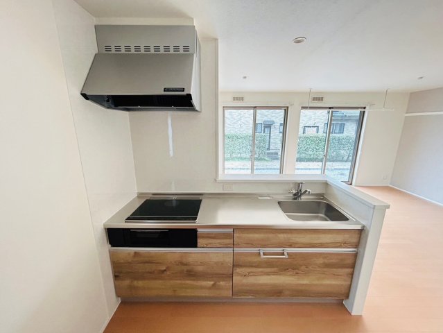 キッチン　退去前のため同形の別部屋の写真です