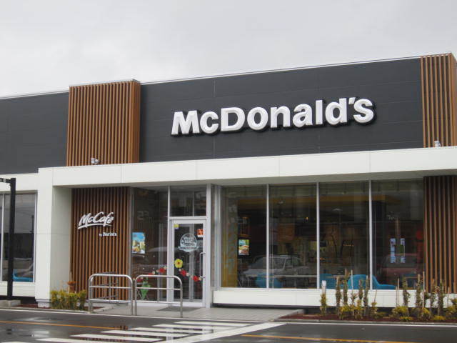 飲食店　マクドナルド8号線燕三条店（飲食店）まで530m