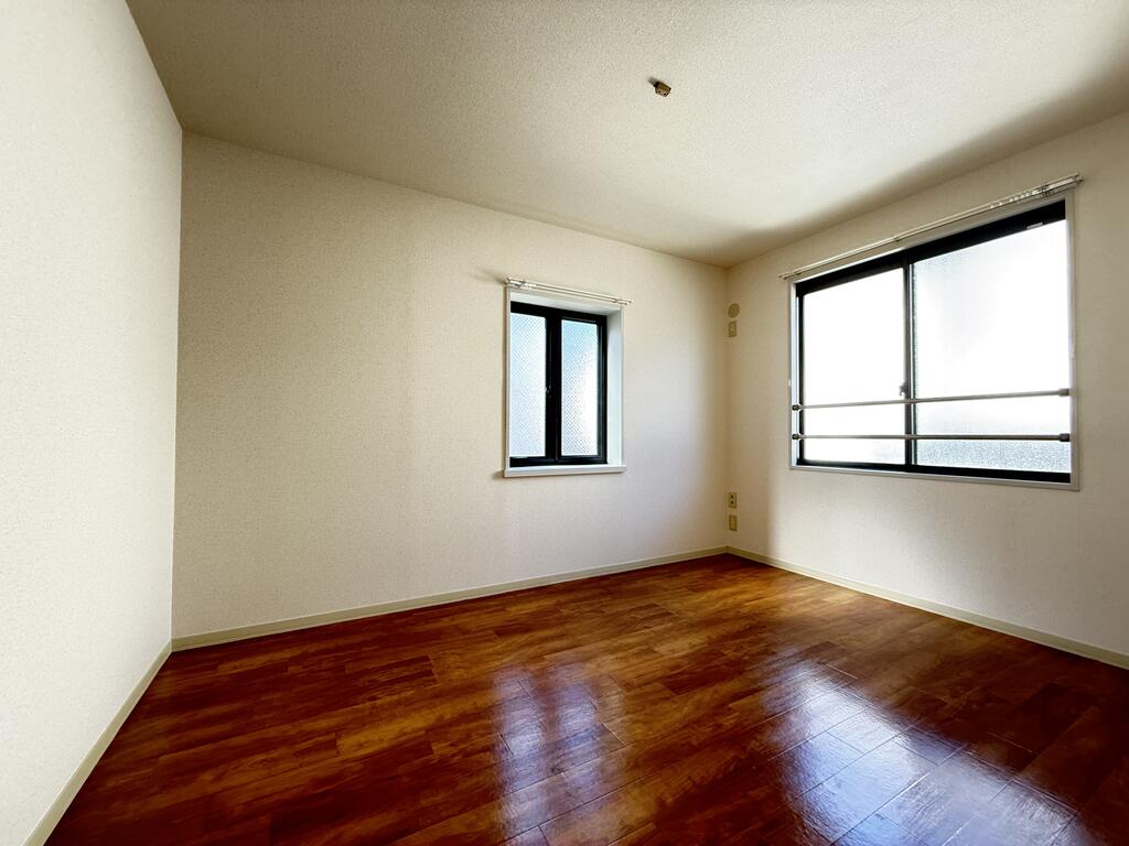 その他部屋・スペース　北側洋室も角部屋2面採光！！