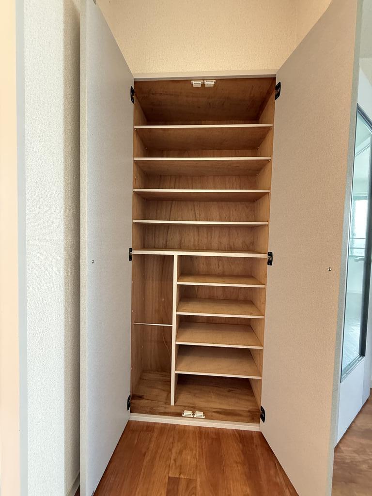 玄関　玄関正面にはシューズボックス完備！！