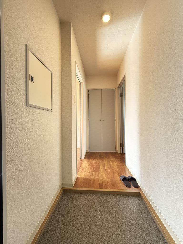 玄関　玄関ホールがありますので室内が丸見えになりません！！