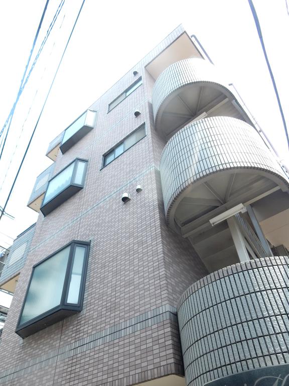 【川崎市川崎区鋼管通のマンションの建物外観】