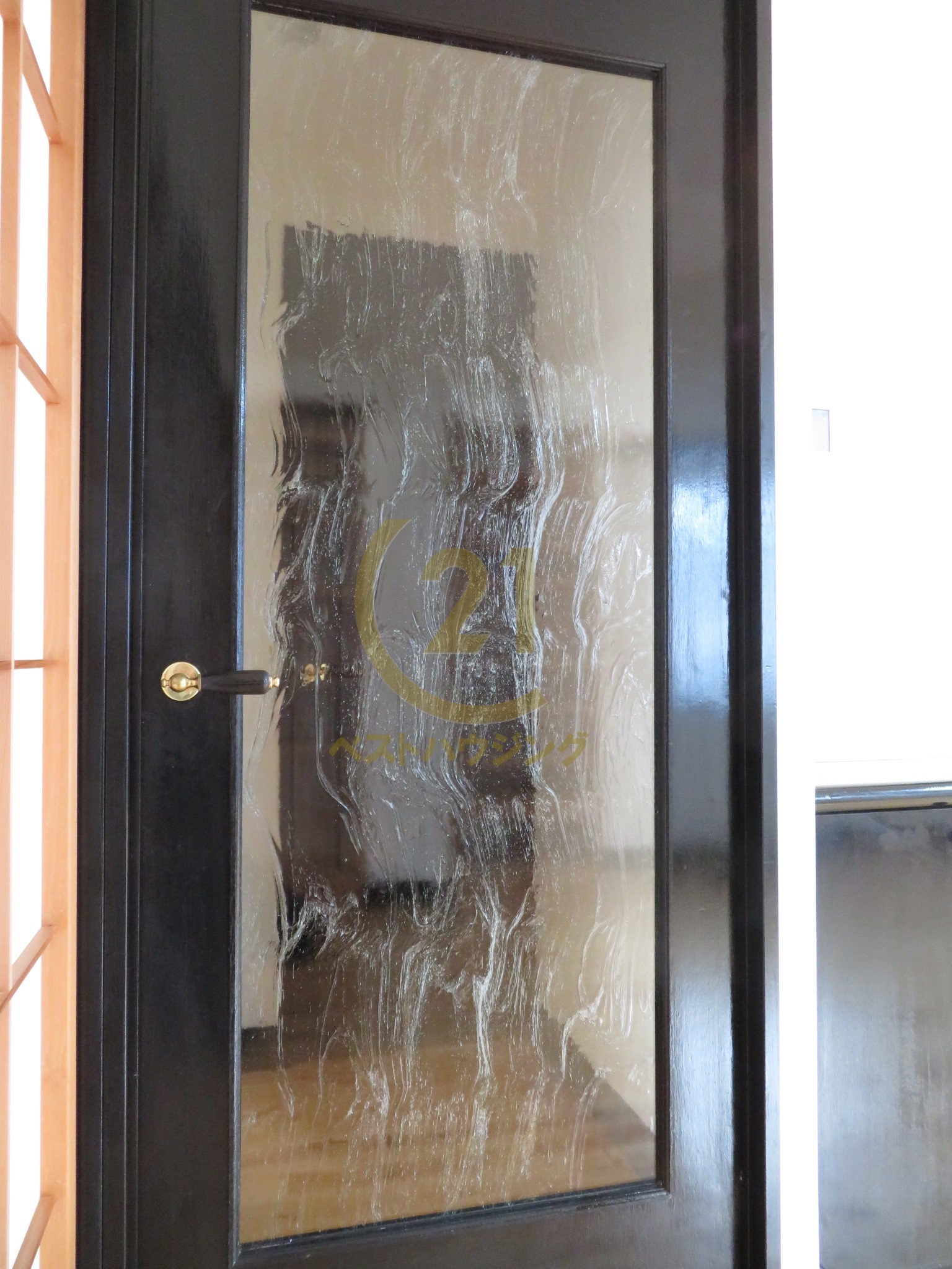 その他設備　マーブル模様のガラス戸