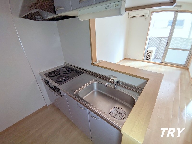 キッチン　3口コンロ付システムキッチン！