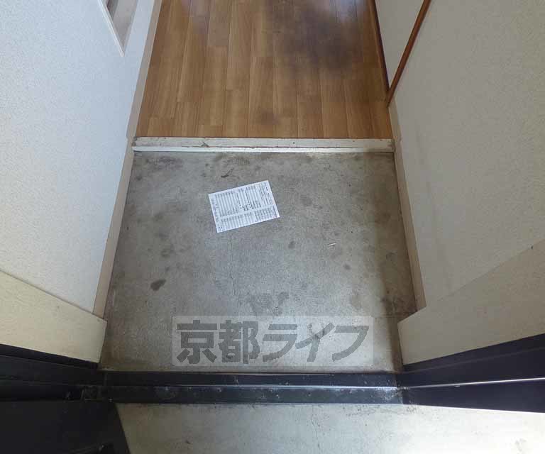 玄関　出入りに十分なスペースを確保した玄関です。