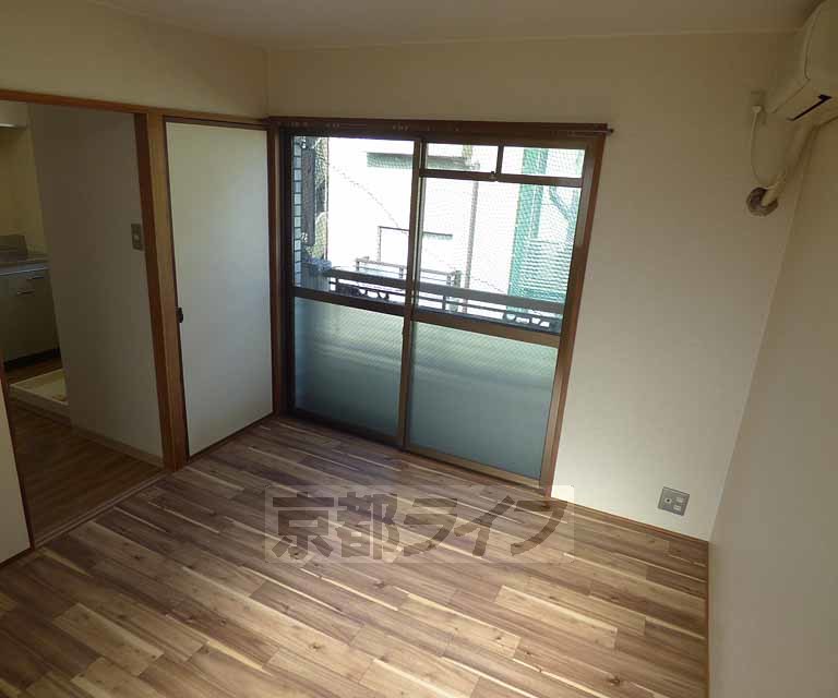 居室・リビング　ひろびろとした居室です。ゆったりくつろげますね。