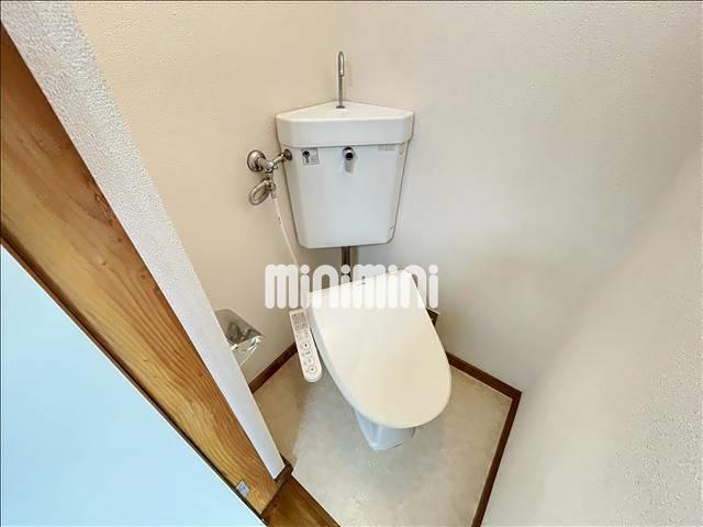 トイレ　温水洗浄機能付きです♪