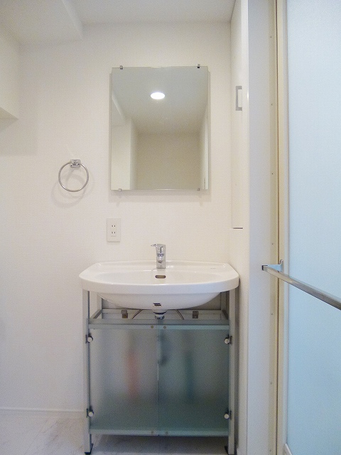 洗面設備　オーキッドレジデンス蔵前IIの身支度しやすい独立洗面台です