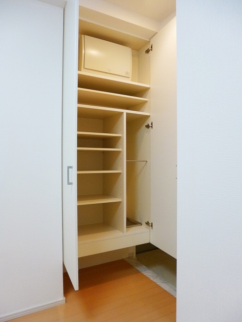 玄関　オーキッドレジデンス蔵前IIの収納豊富なトールタイプのシューズ