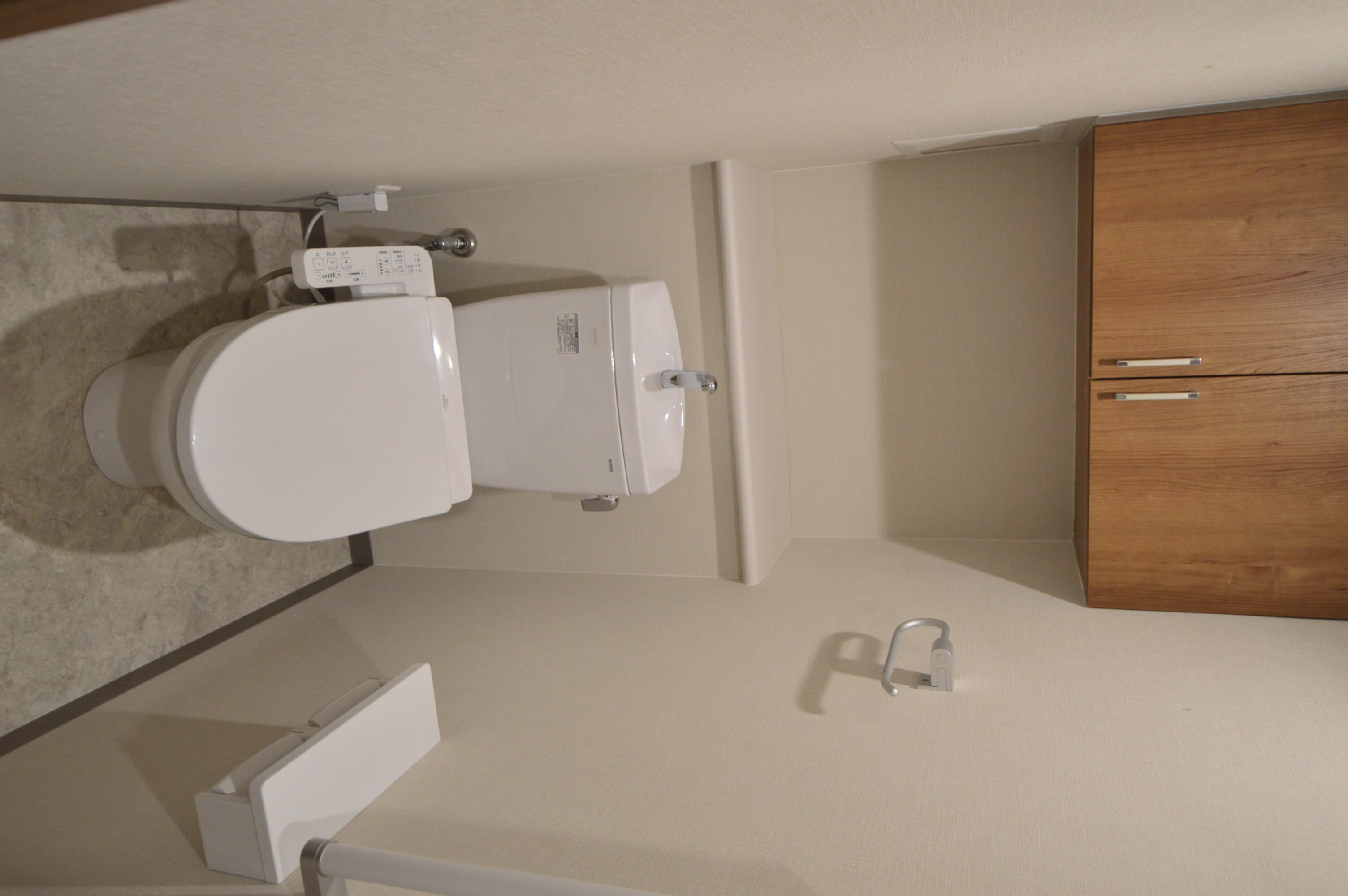 トイレ　もちろんこちらにも収納あります