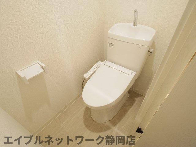 ＪＲ東海道本線 安倍川駅 徒歩14分 3階建 築49年のトイレ写真