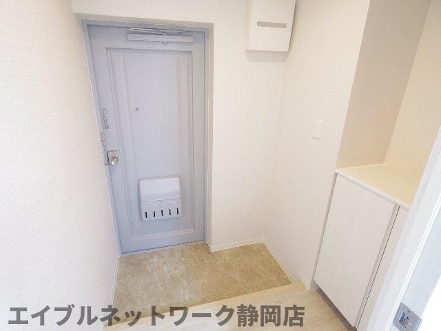 ＪＲ東海道本線 安倍川駅 徒歩14分 3階建 築49年の玄関写真