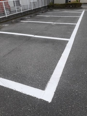 【Ｌａｗ　Ｆｌｏｗｅｒの駐車場】