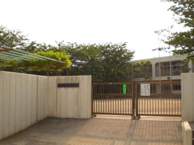 幼稚園・保育園　堀江幼稚園（幼稚園・保育園）まで360m